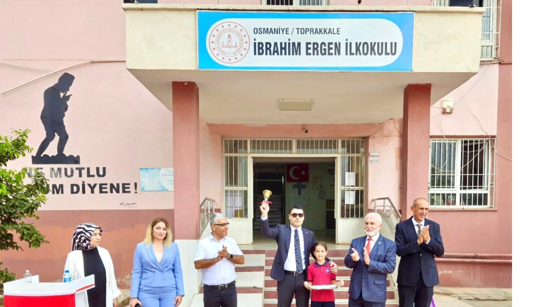 2025 – 2026 Eğitim Öğretim Yılının İlk Ders Zilini Sayın Kaymakamımız Volkan ÖZER Çaldı.
