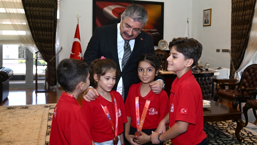 Sayın Valimiz Dr. Erdinç YILMAZ, TEKNOFEST Şampiyonlarımızı Kabul Ettiler